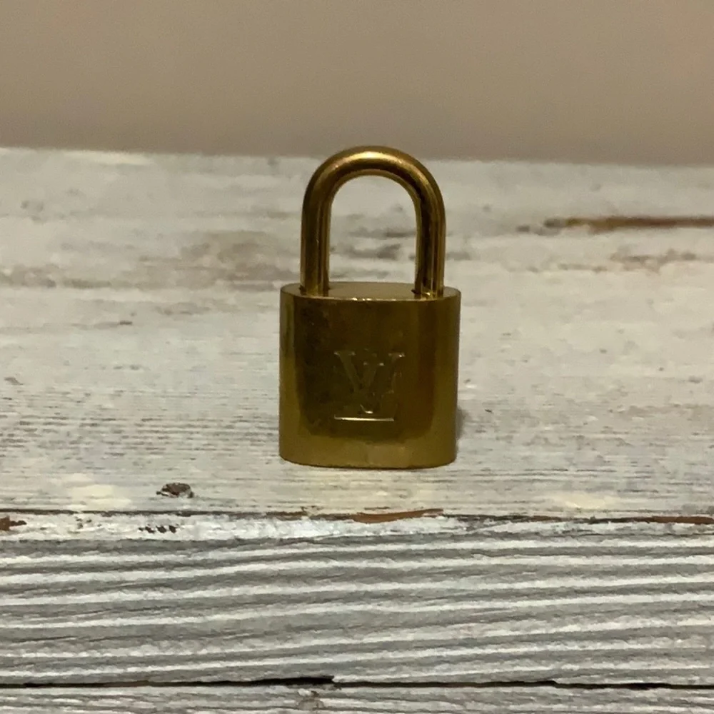 Louis Vuitton Brass '319' Padlock in Goldtone with Goldtone Key [m]